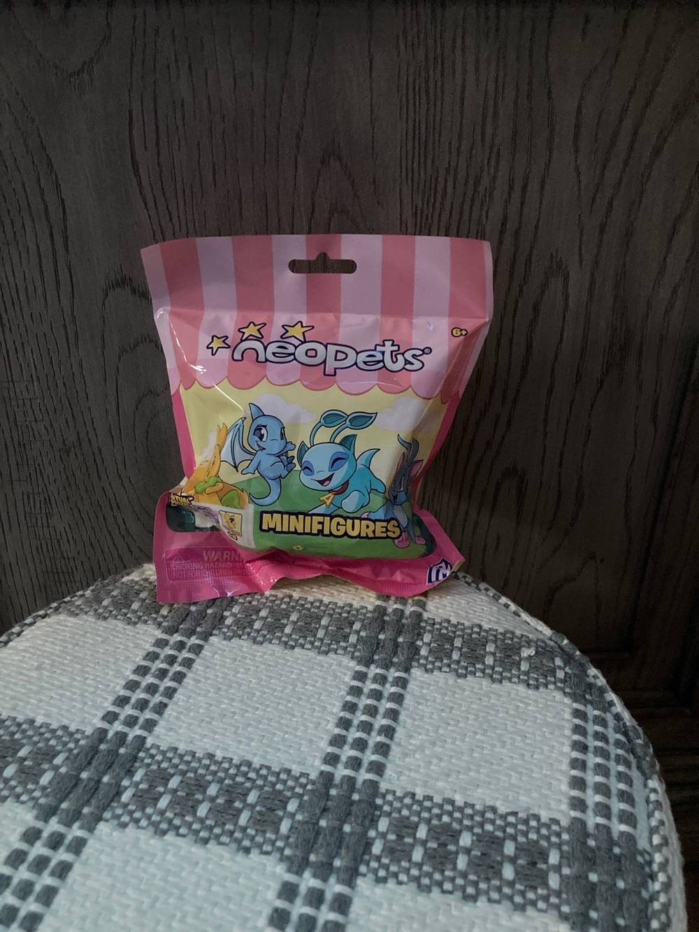 Neopets Pink Minifigures Blind Bag - Collectible Kids Action Figure